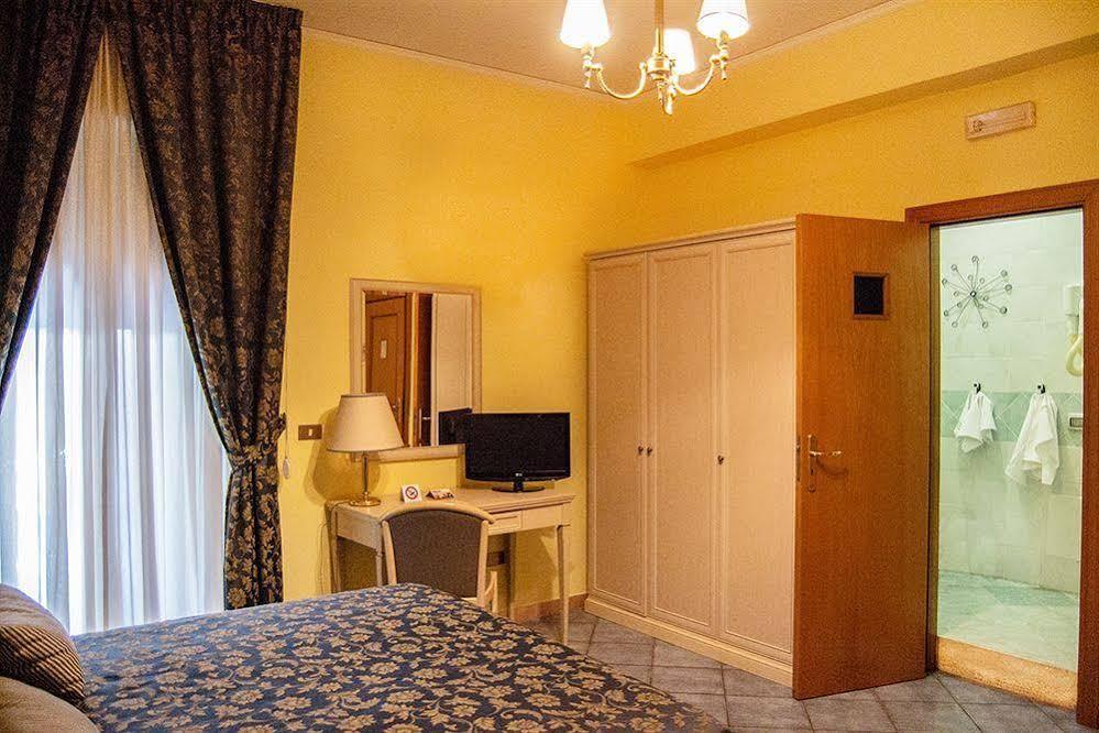 Hotel Piccolo Sogno Pompei Bagian luar foto